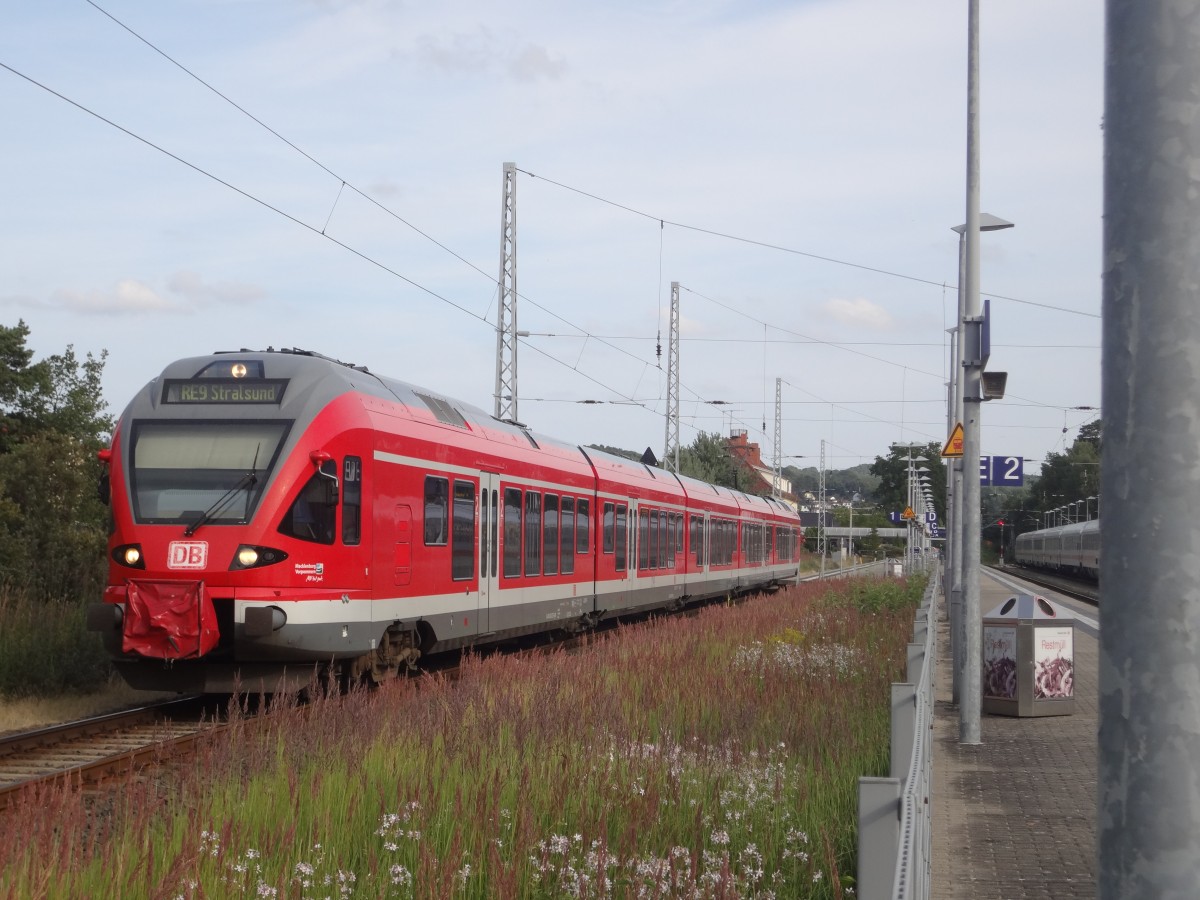 429 *** fhrt als RE9 aus Ostseebad Binz aus. (Sommer 2013)