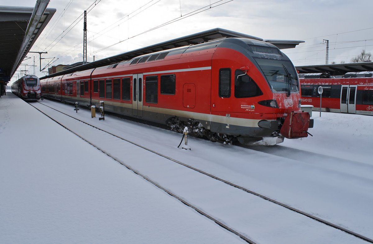 429 027-6 hat am 27.2.2018 als RE9 (RE13006) von Sassnitz den Rostocker Hauptbahnhof erreicht.