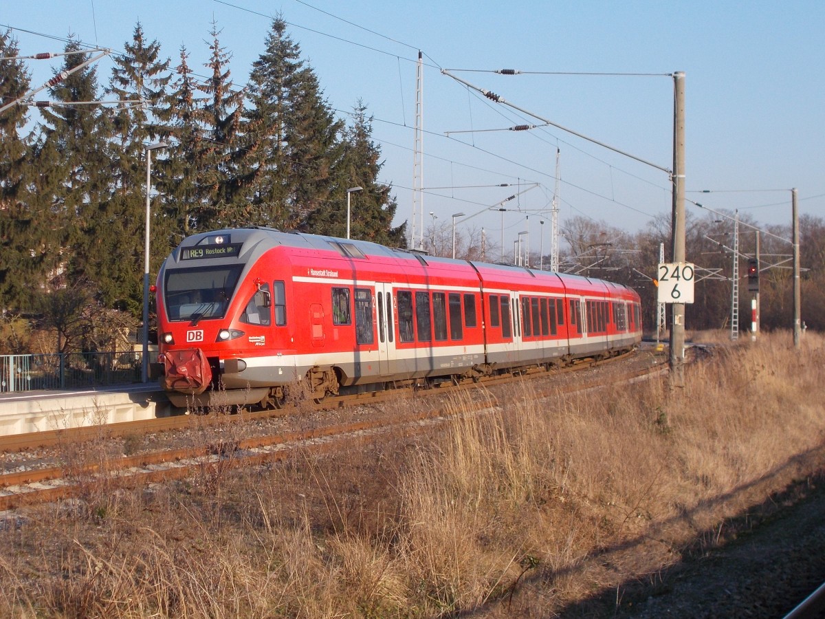 429 028 kam,am 04.Januar 2016,als RE 13010 Sassnitz-Rostock,in den Bahnhof Samtens eingefahren.