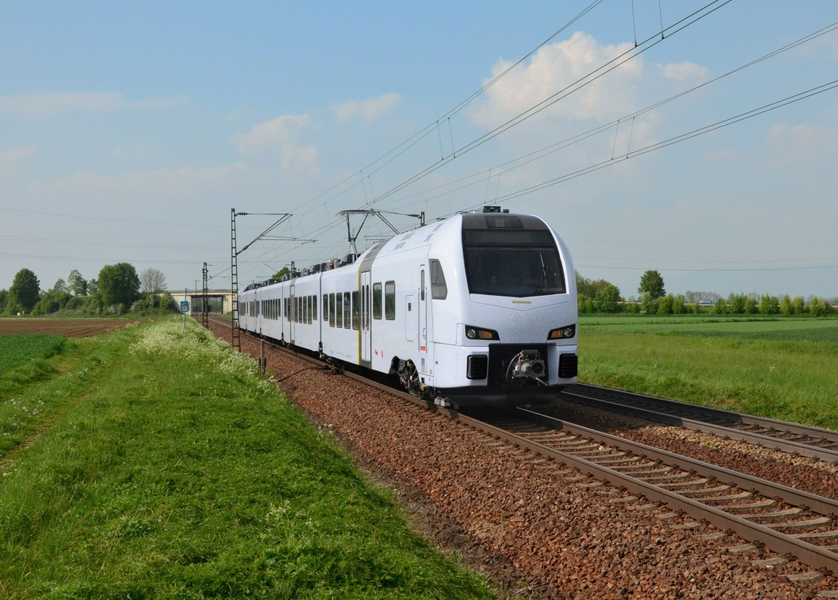 429 101 bei einer Testfahrt von Straubing nach Plattling am 30.04.2014 bei Plattling.