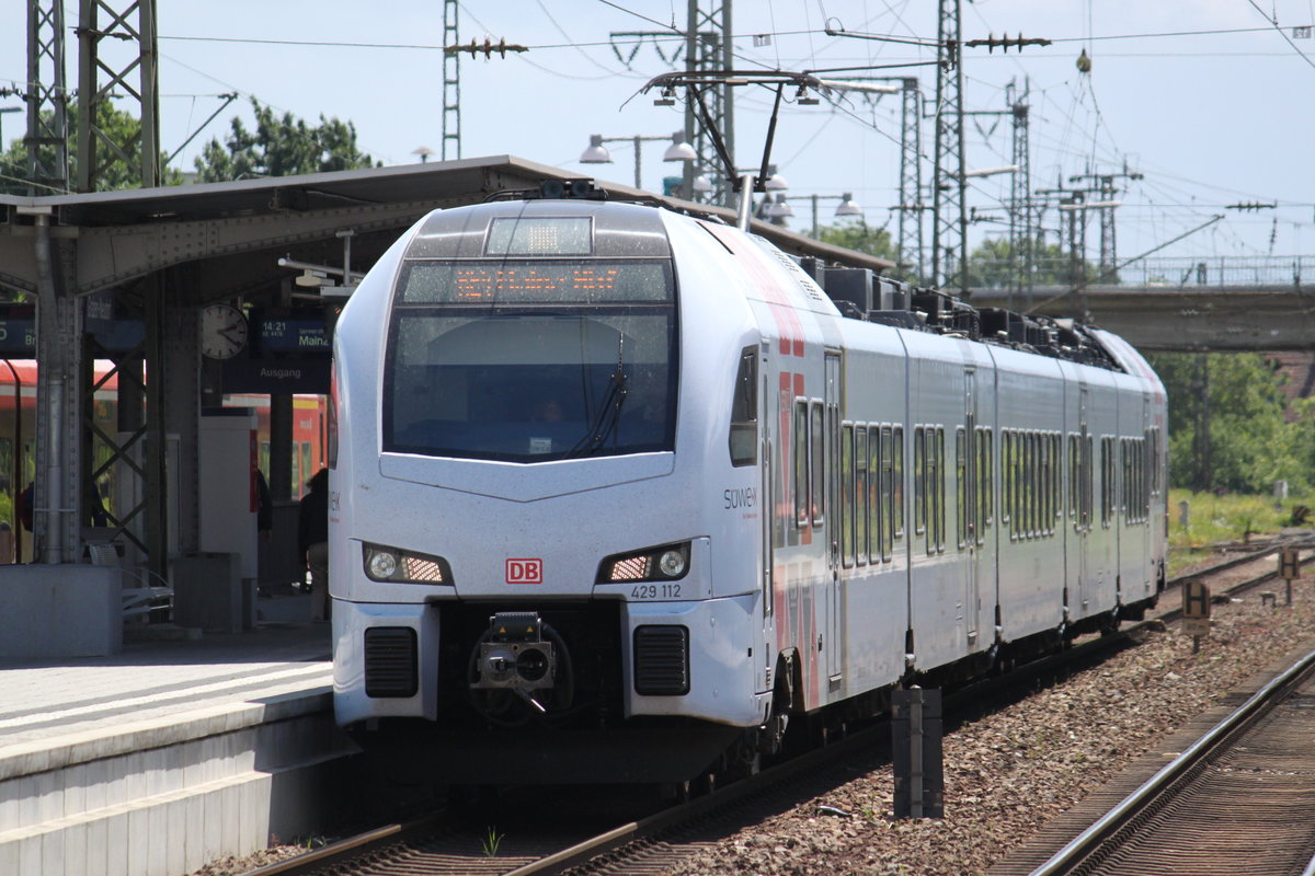 429 112 steht am 07.06.2017 als RE4 nach Mainz im Bahnhof Graben-Neudorf.