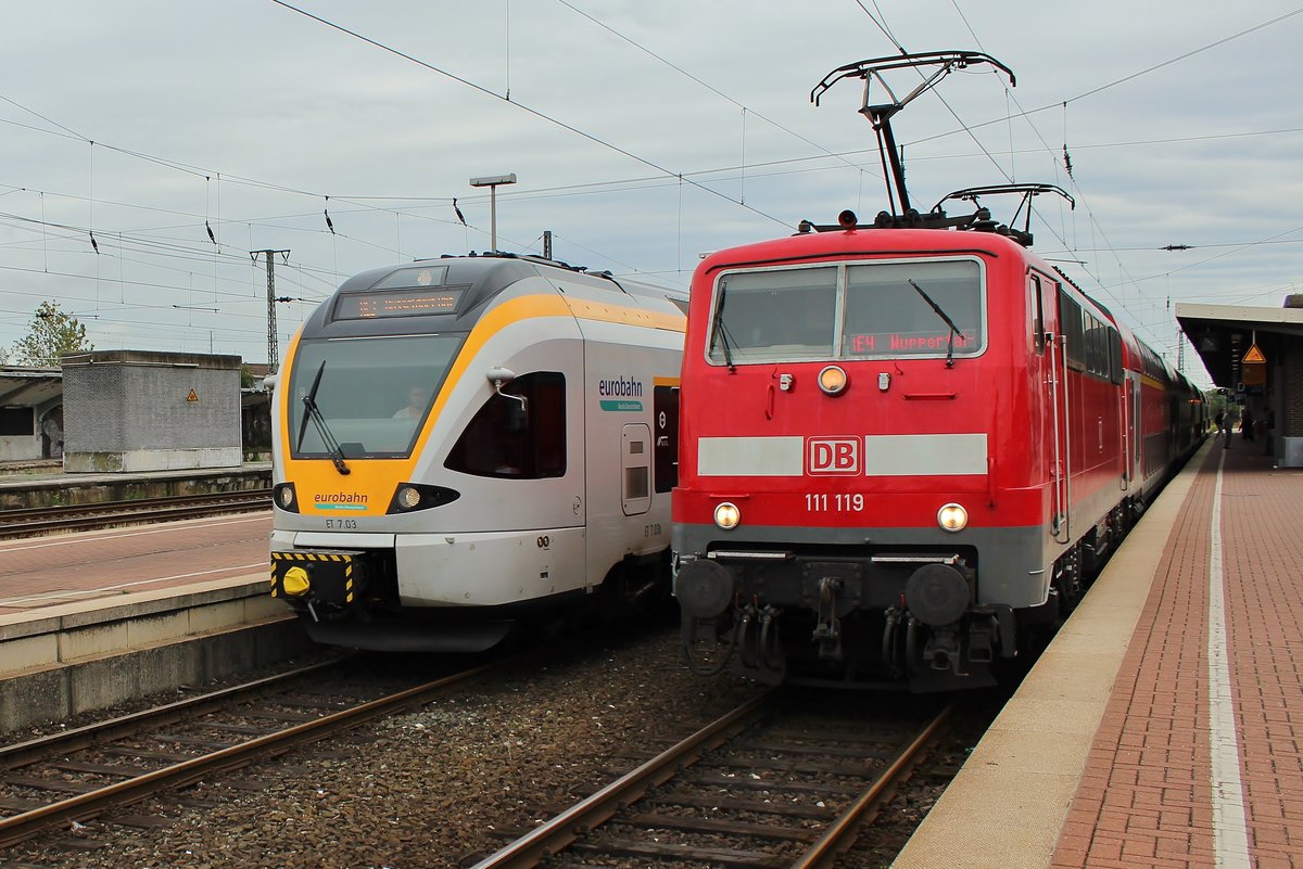 429 508-5 trifft am 18.8.2017 als RE3 (ERB89880)  Rhein-Emscher-Express  von Hamm(Westf) nach Düsseldorf Hauptbahnhof im Dortmunder Hauptbahnhof auf 111 119 mit dem RE4 (RE99068)  Wupper-Express  nach Wuppertal-Oberbarmen.
