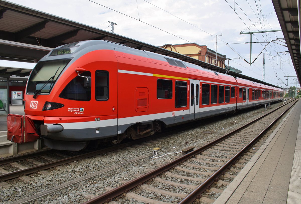 429 527-5 steht am 3.9.2016 als RE9 (RE13009) Rostock Hauptbahnhof-Sassnitz in Rostock.