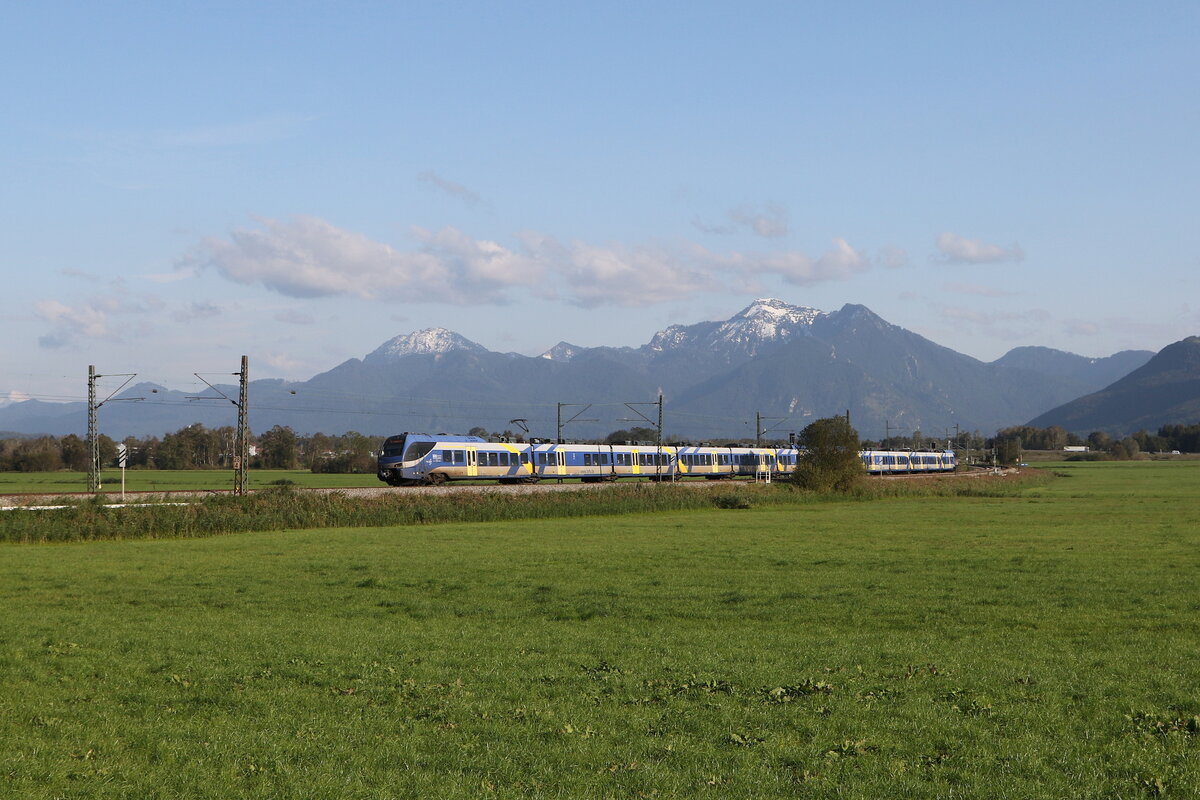 430 020 und 430 026 auf dem Weg nach München. Aufgenommen am 18. September 2024 bei Bernau am Chiemsee.