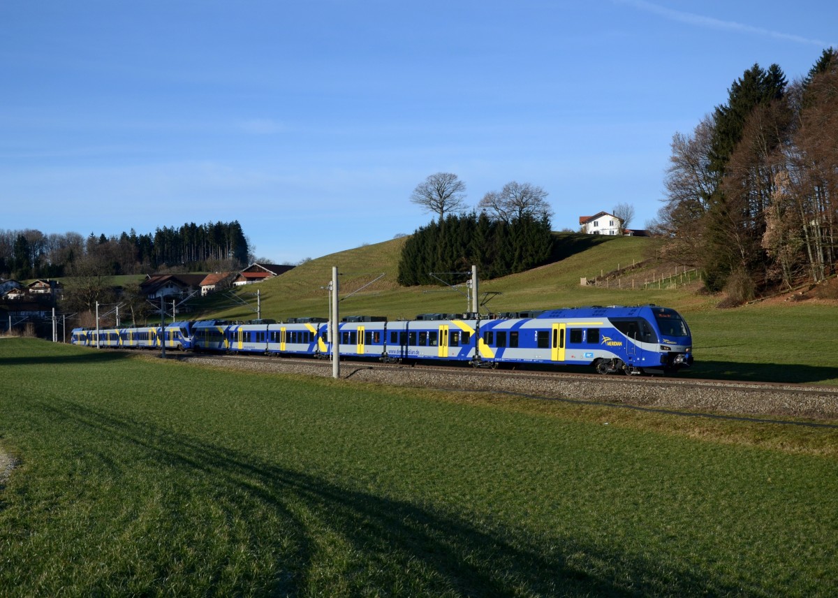 430 022 als M nach Salzburg am 24.12.2013 bei Axdorf.