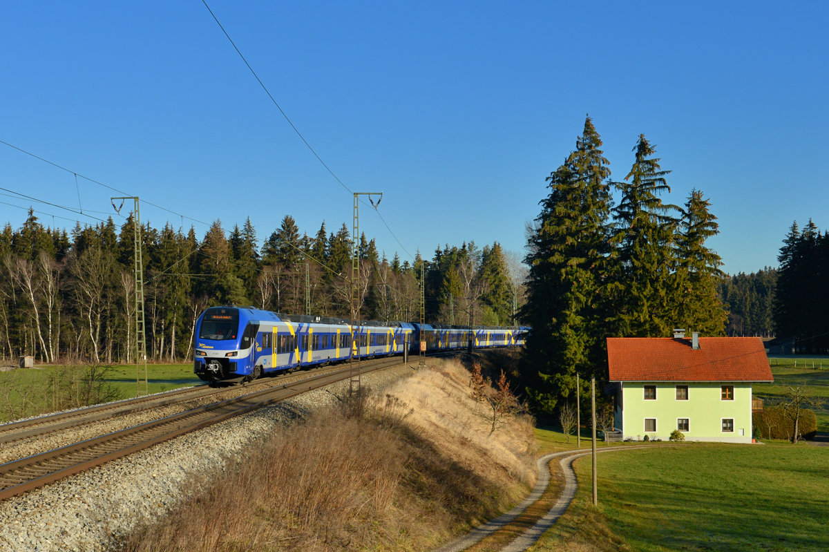 430 022 als M nach München am 24.12.2015 bei Ufering. 