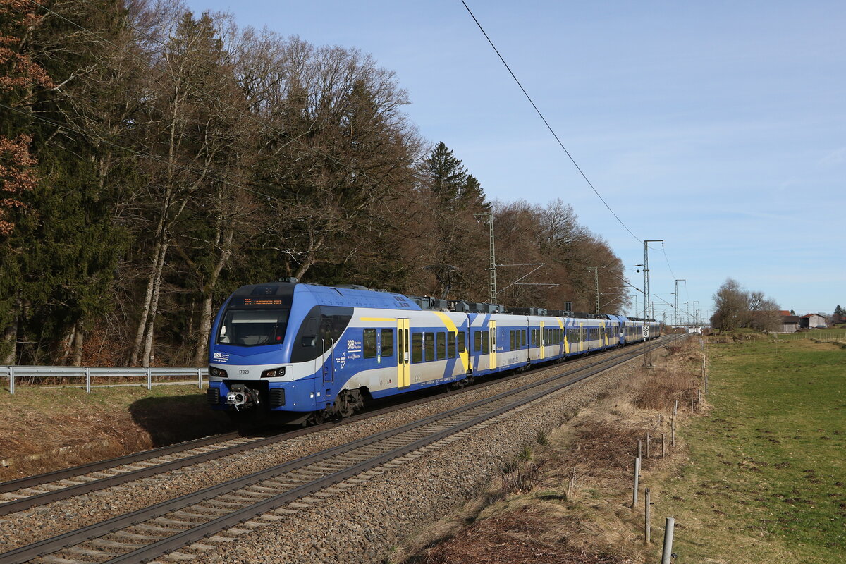 430 028 und 430 018 aus Salzburg kommend am 21. Februar 2024 bei Hufschlag/Traunstein.