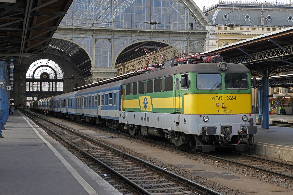 430 324 in Budapest Keleti am 21.10.2015.