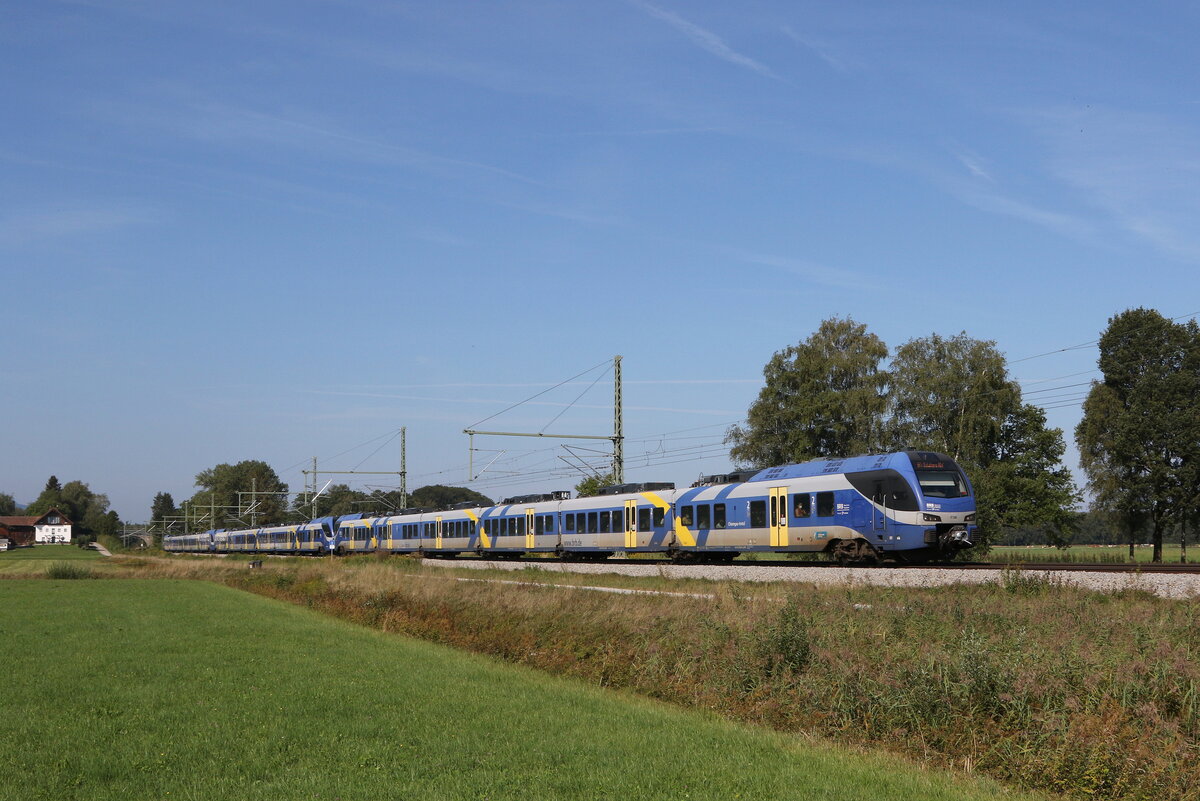 430 506 auf dem Weg nach Freilassing am 30. August 2022 bei Übersee.