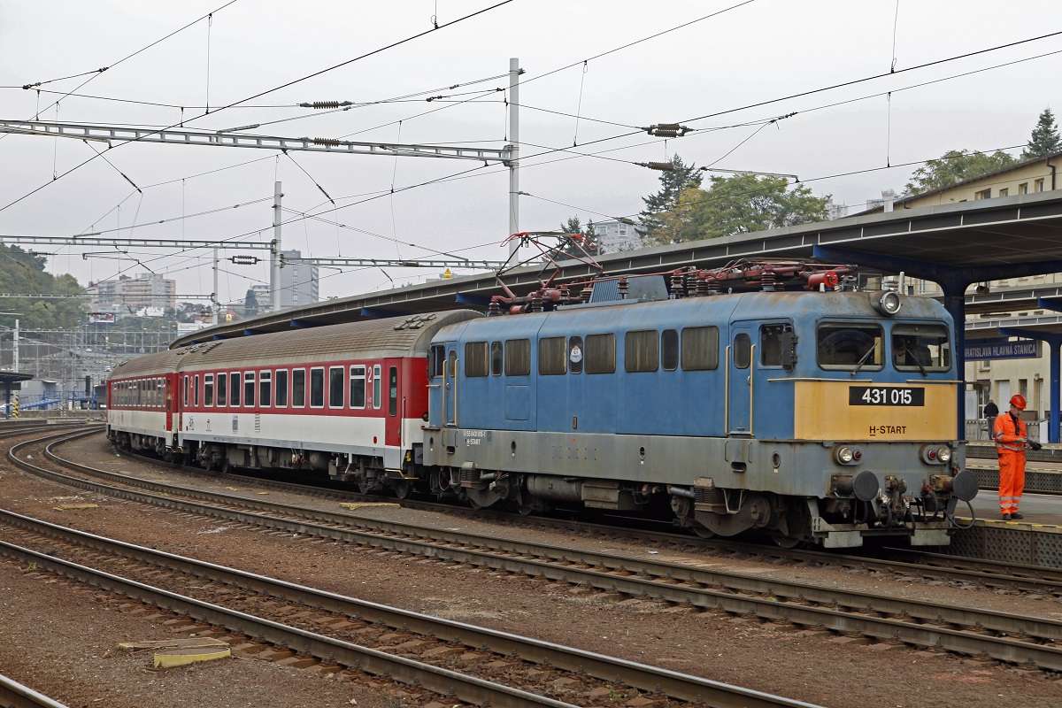 431 015 in Bratislava Hlavna Stanica am 5.10.2015.