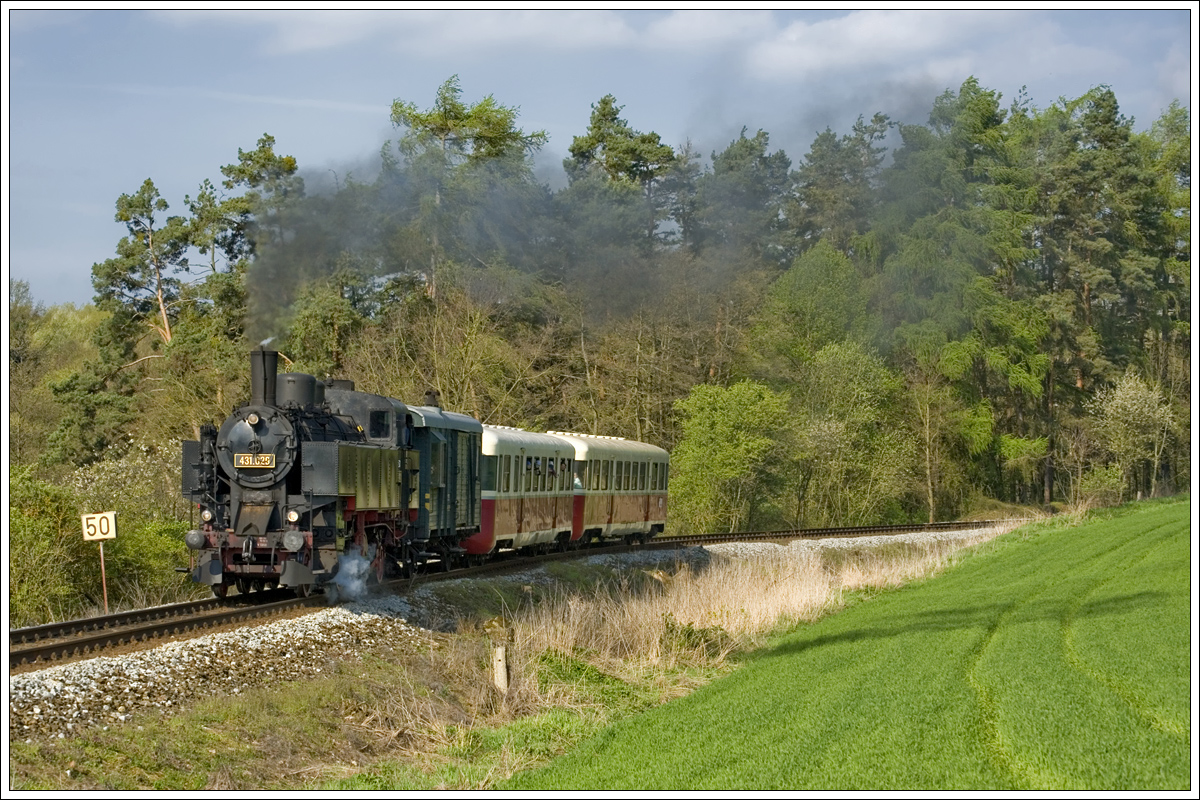 431.029 (ex ÖBB 93.1360) am 1.5.2017 von Benešov nach Postupice kurz nach Benešov aufgenommen.