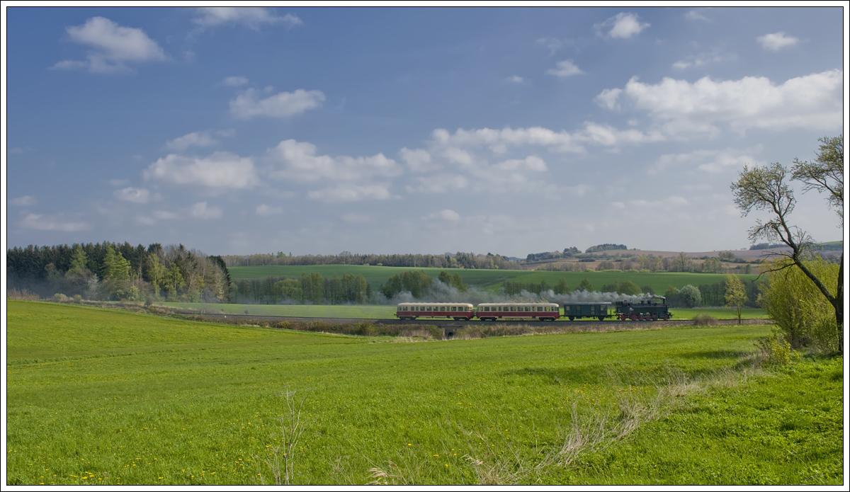 431.029 (ex ÖBB 93.1360) am 1.5.2017 von Benešov nach Postupice kurz vor der Ankunft am Zielbahnhof.