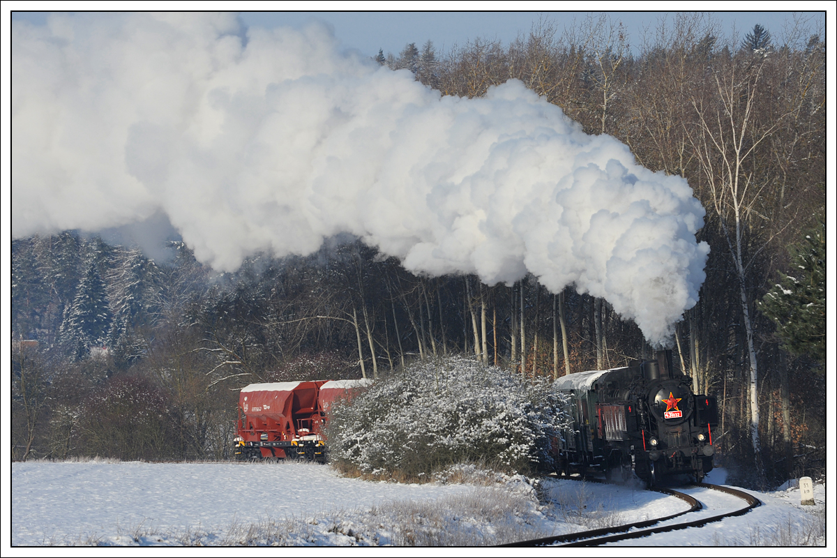  

431.032 (ex ÖBB 93.1360) am 11.1.2019 mit ihrem Pn 59237 von Benešov u Prahy nach Kolín kurz vor der Haltestelle Stříbrná Skalice aufgenommen.