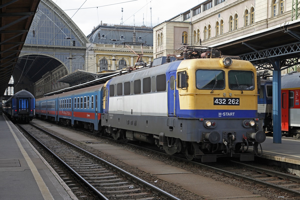 432 262 in Budapest Keleti am 21.10.2015.