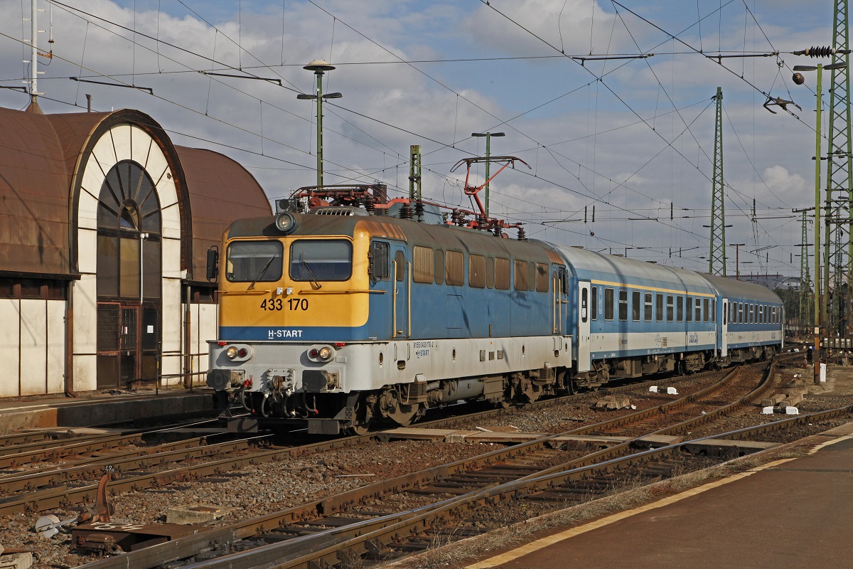 433 170 in Budapest Keleti am 21.10.2015.