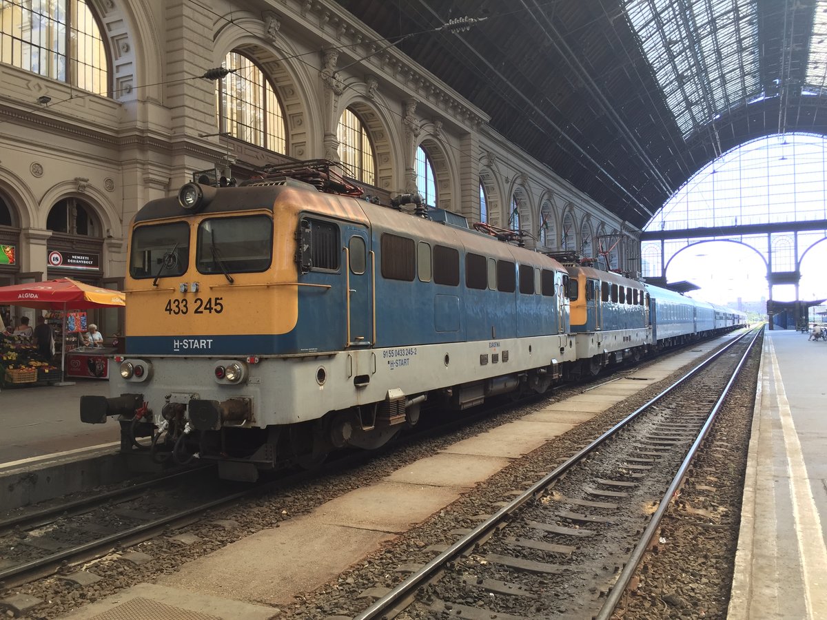 433 245 mit G 1205  ADRIA  nach der Ankunft am 02.07.2017 in Budapest Keleti Plyaudvar.u