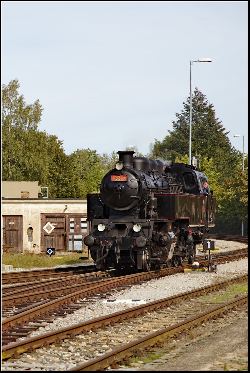 433.01 In Český Krumlov beim Umfahren des Personenzugs. (22.09.2018)