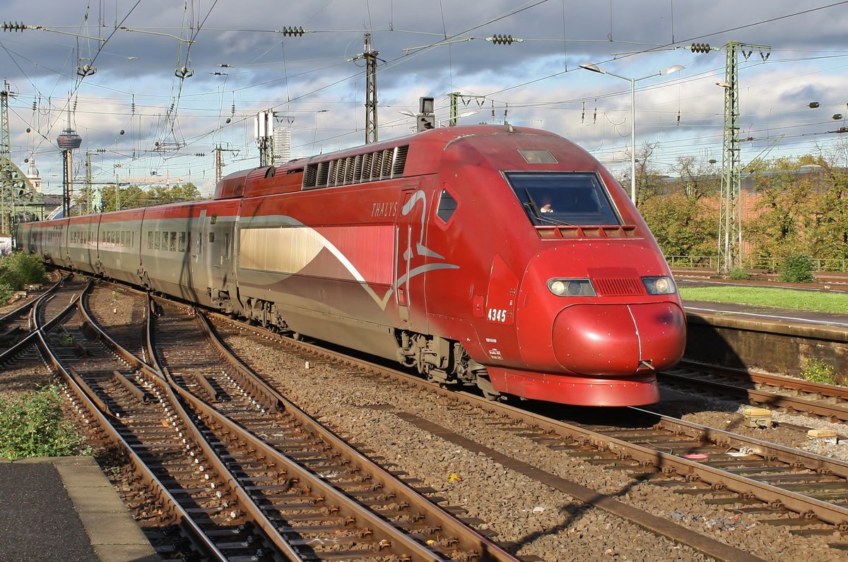 4345 durchfährt am 21.10.2019 als THA9403 von Paris Nord nach Köln Hauptbahnhof den Bahnhof Köln Messe/Deutz als Leerzug in Richtung Osten. 