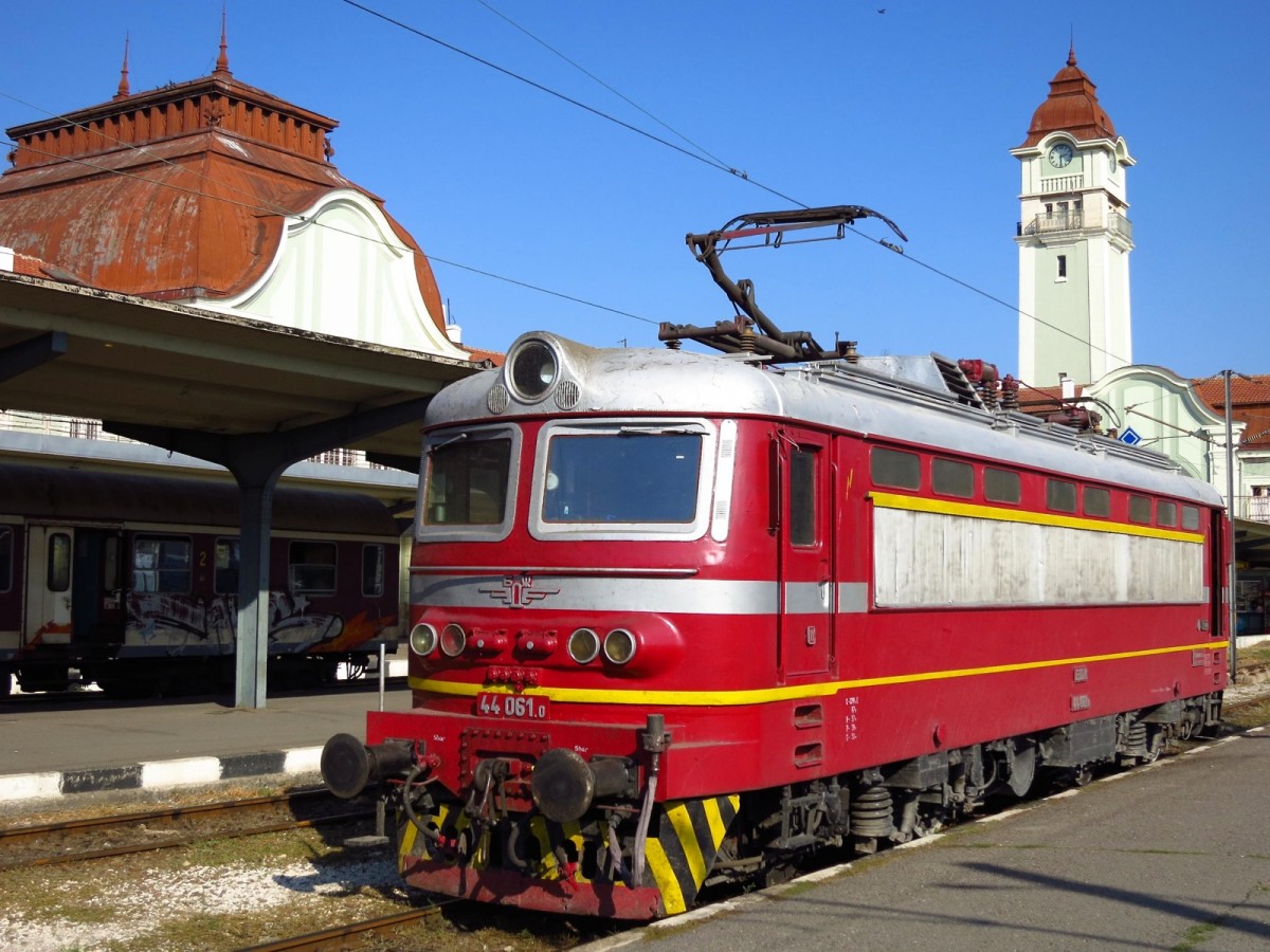 44 061.0 im Bahnhof von Burgas am 26.10.2012.