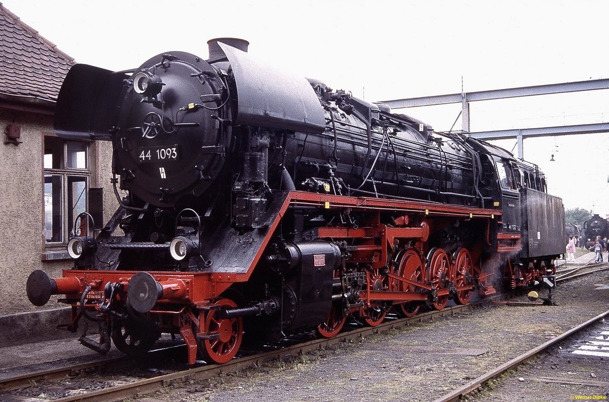 44 1093 im Dampflokwerk Meiningen - 01.09.1996
