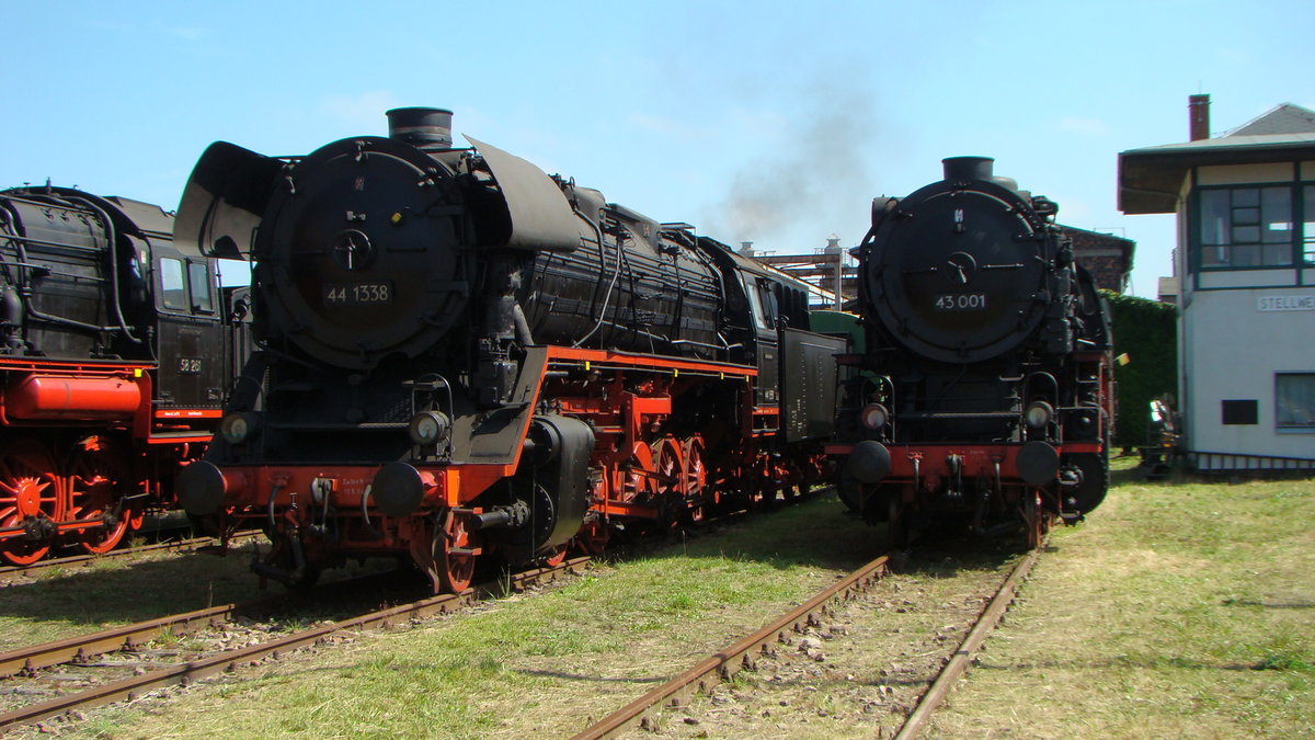 44 1338 und 43 001 DR SEM Heizhausfest 2015
