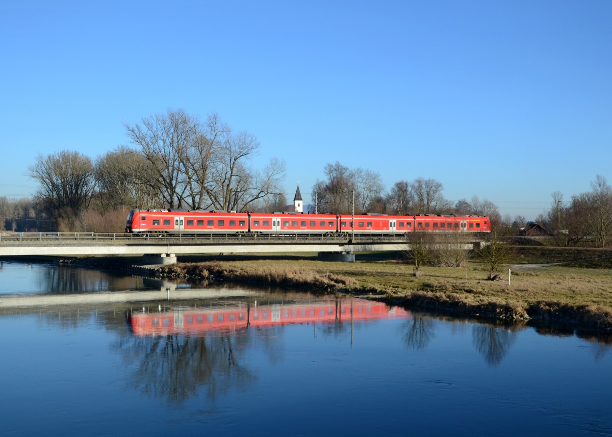 440 004 als RE nach Mnchen Hbf am 08.01.2014 auf der Isarbrcke bei Plattling.