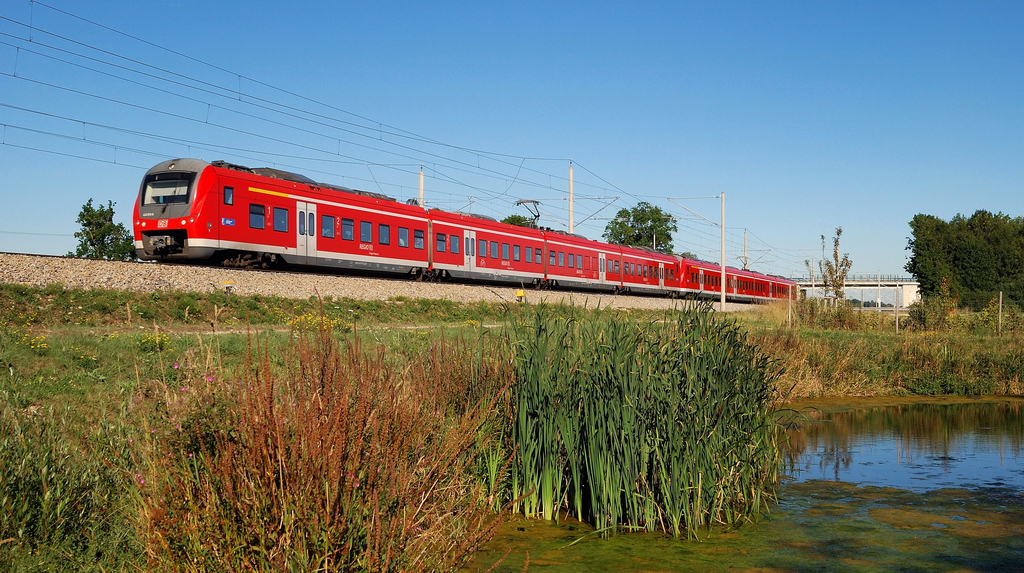 440 015 mit RE 57190 bei Hattenhofen (05.09.2013)