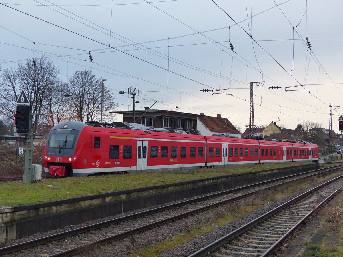 440 033 wird zur Abfahrt als RE62 nach Löhne in Rheine bereitgestellt, 04.01.2024