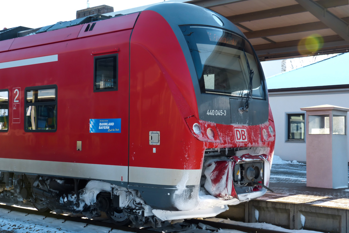 440 045-3 mit Schneebärtchen in Plattling 17.01.2016