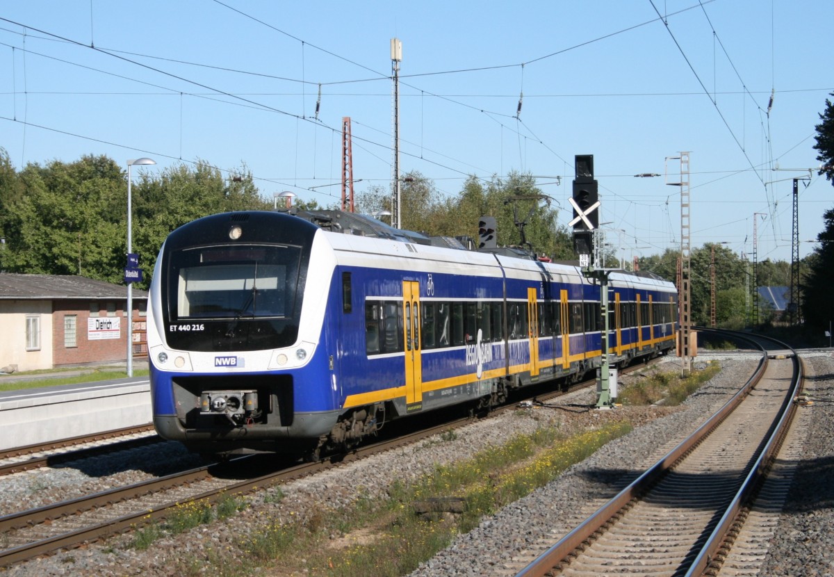 440 216 als NWB 83213 (Bremerhaven-Lehe–Twistringen) am 02.10.2013 in Oldenbttel, aufgenommen vom nrdlichen Bahnsteigende