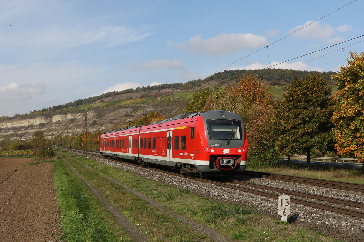 440 301 aus Gemünden kommend am 12. Oktober 2022 bei Thüngersheim am Main.
