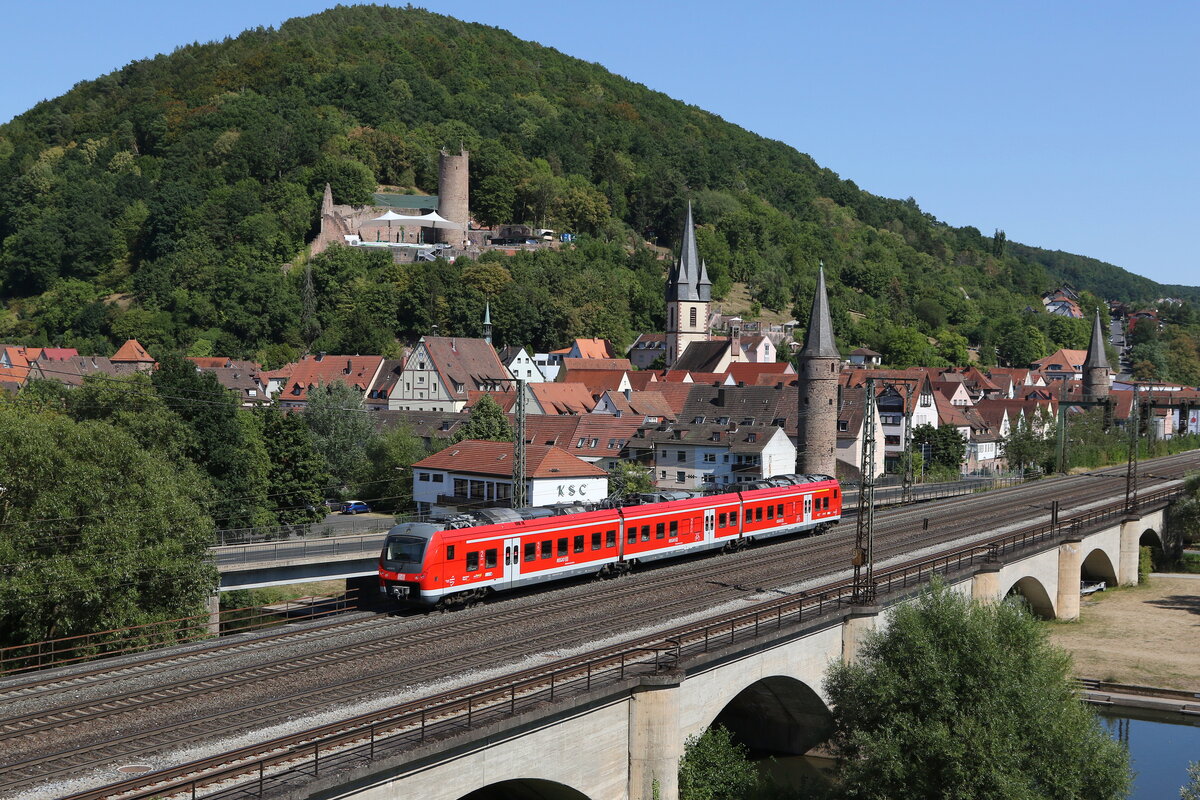 440 301 bei der Ausfahrt aus Gemünden am 8. August 2022.