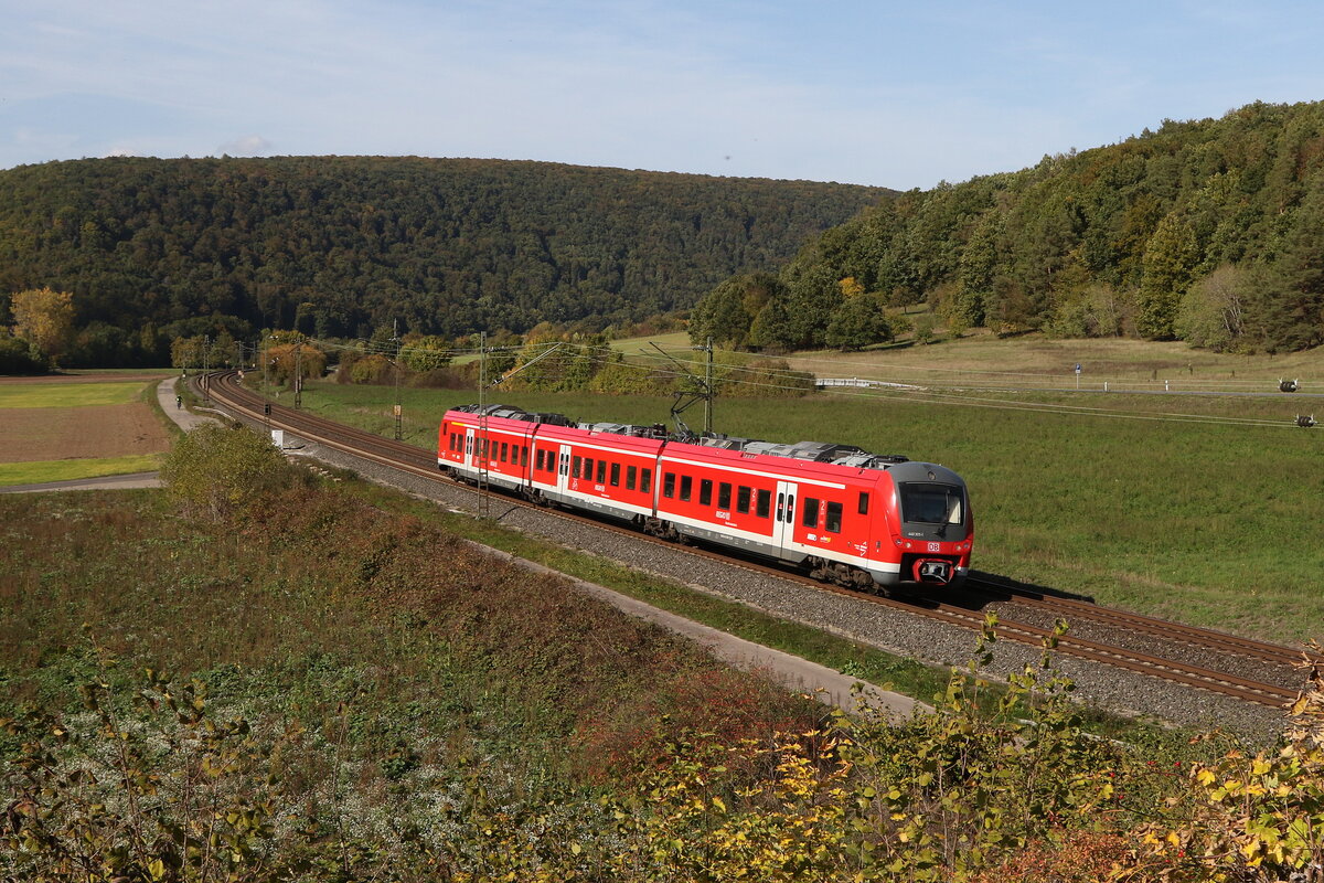 440 305 aus Gemünden kommend am 10. Oktober 2022 bei Harrbach.