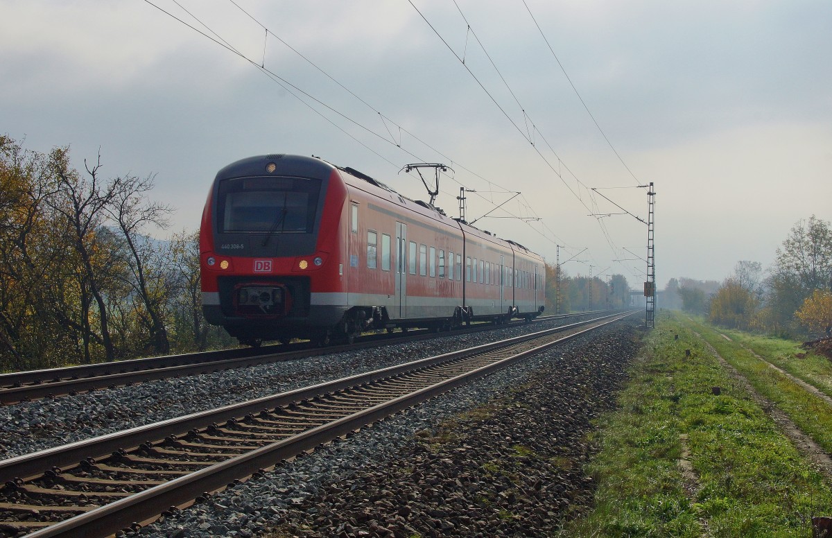 440 308-5 ist als RE von Würzburg nach Gemünden unterwegs abgelichtet am 27.10.15 bei Thüngersheim.