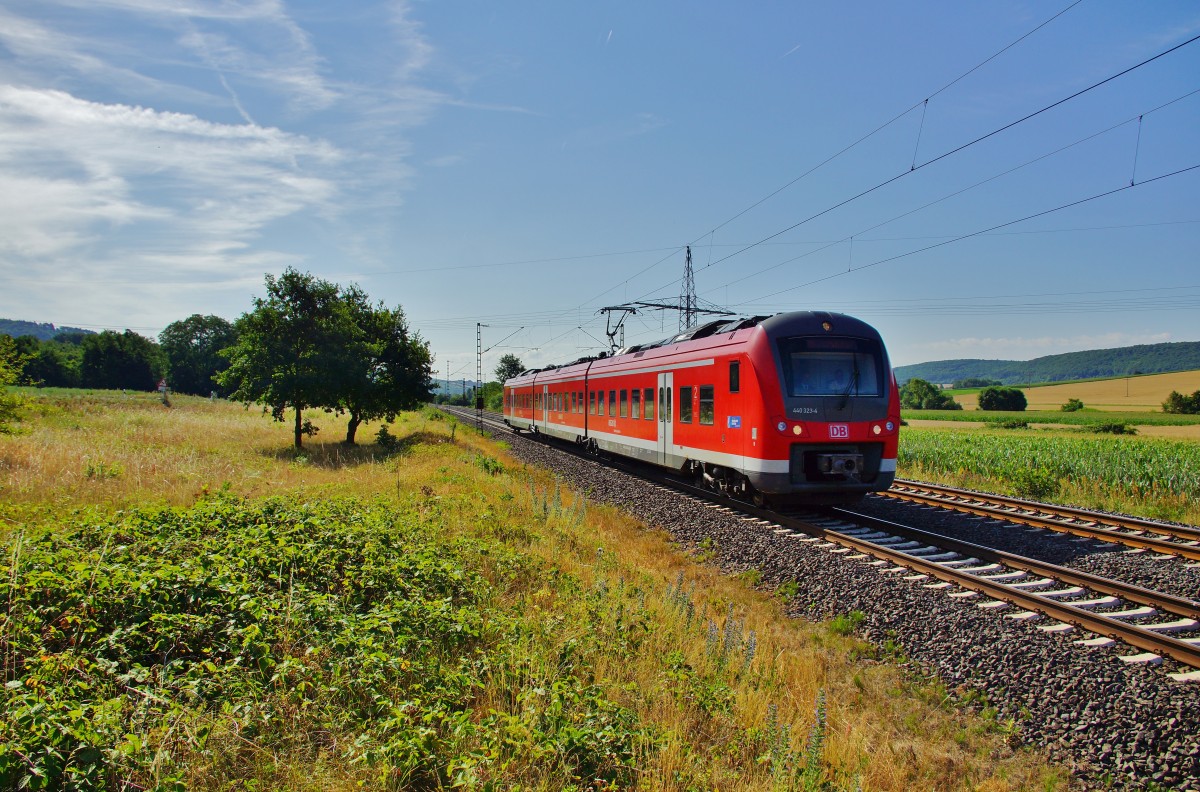 440 323-4 ist als RB nach Gemünden unterwegs gesehen am 16.07.15 bei Harrbach.