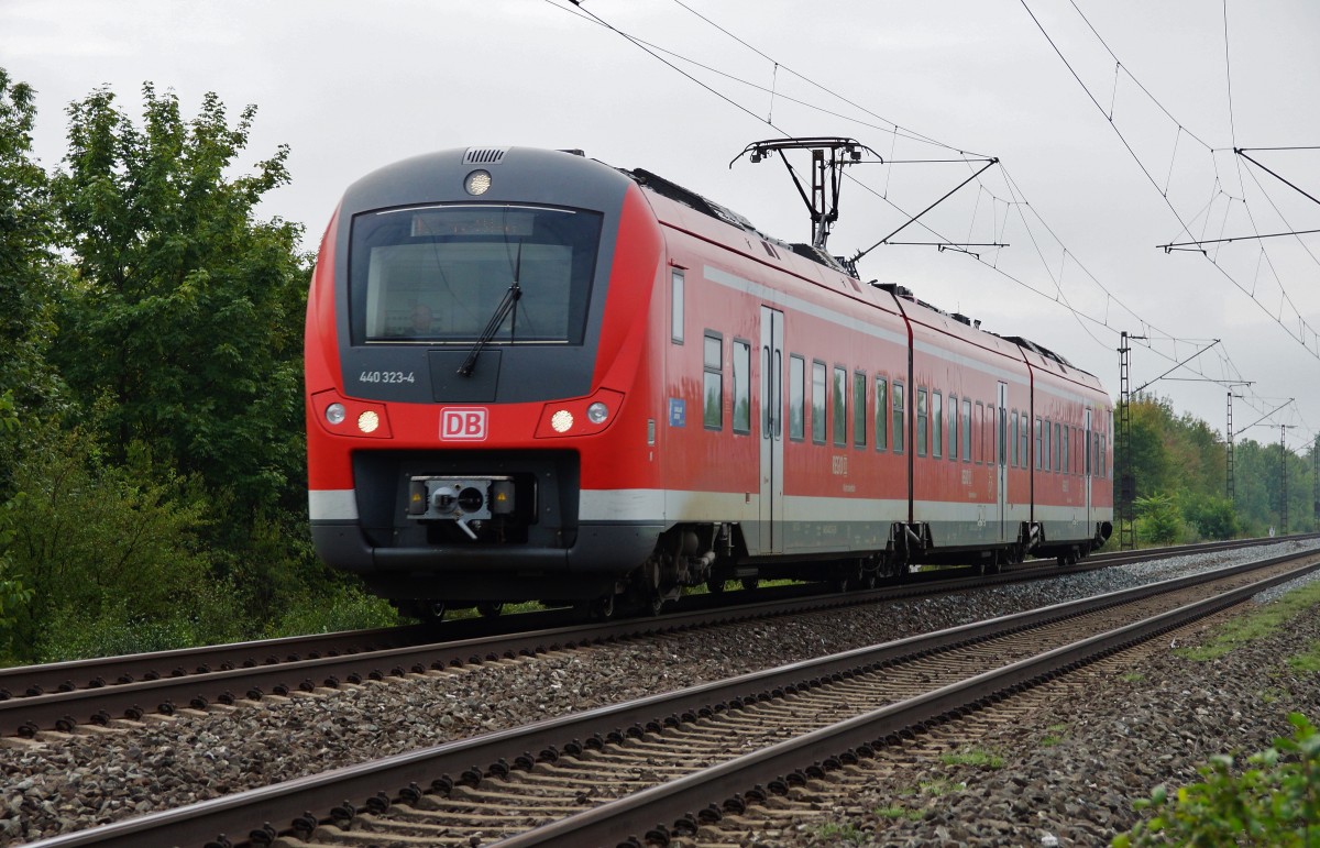 440 323-4 ist am 08.09.15 in Richtung Gemünden als RB unterwegs gesehen bei Thüngersheim.