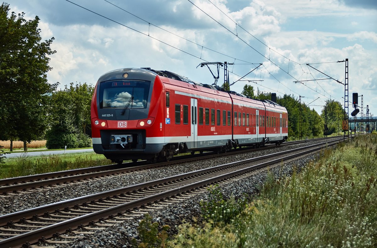 440 325-6 ist als RB in Richtung Jossa am 09.08.16 unterwegs abgelichtet bei Thüngersheim.