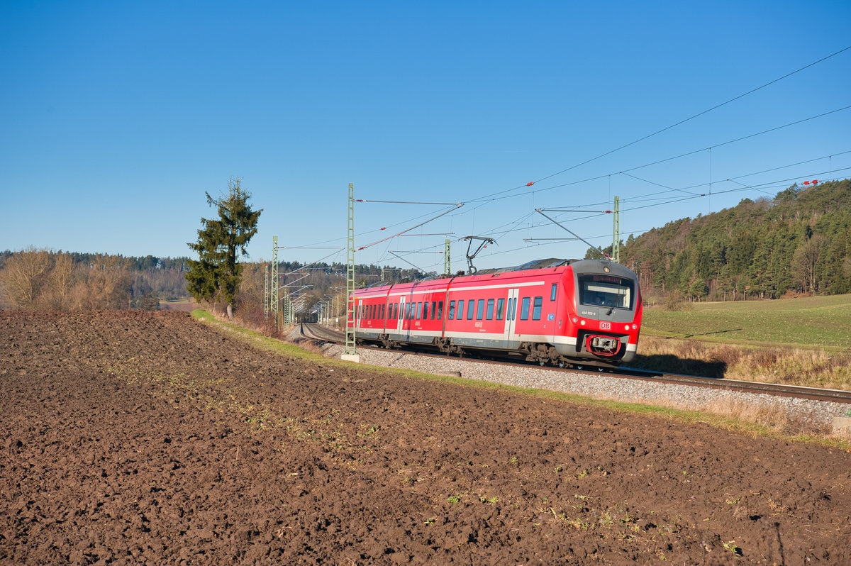 440 325 mit der RB (Würzburg Hbf - Treuchtlingen) bei Lehrberg, 06.01.2020