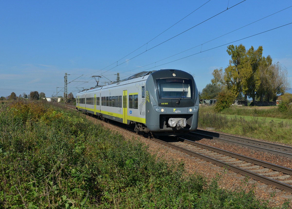 440 405 als Ag nach Plattling am 19.10.2014 kurz vor dem Zielbahnhof. 