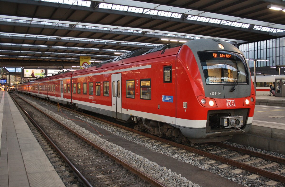 440 511-4 und 440 508-0 stehen am 13.8.2017 als RE57196 von München Hauptbahnhof nach Ulm Hauptbahnhof im Münchener Hauptbahnhof bereit.