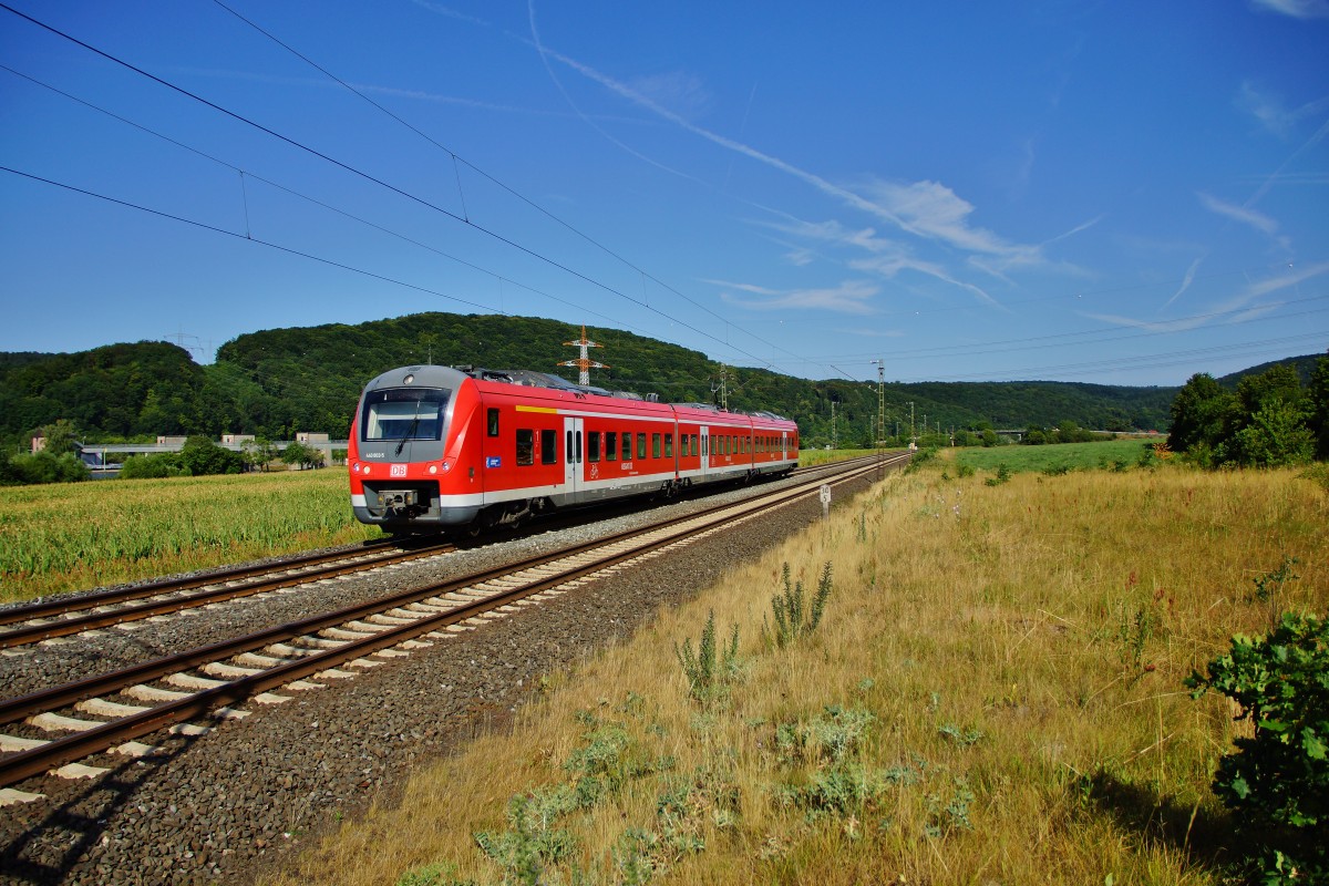 440 803-5 ist auf dem Weg zum nächsten Halt in Karlstadt abgelichtet am 16.07.15 bei Harrbach.