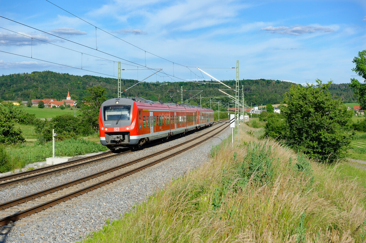 440 813 als RB 58126 (Treuchtlingen - Würzburg Hbf) bei Oberdachstetten, 24.06.2020