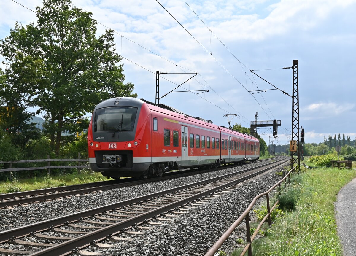 440 820 bei der Einfahrt in Thüngersheim als RB 53 nach Jossa.3.8.2021