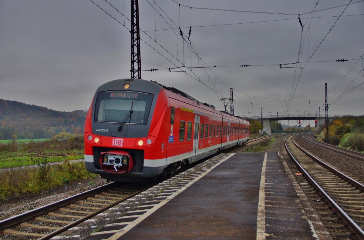 440 825-8 als RB 58039 hier zu sehen am 11.11.14 bei der Einfahrt in den Bhf. von Retzbach-Zellingen.