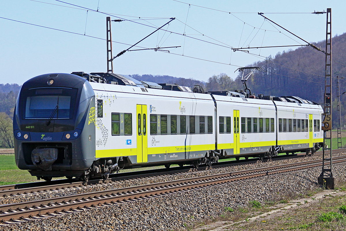  440 911 Überführungsfahrt am 21.04.2021 nördlich von Salzderhelden am BÜ 75,1 in Richtung Göttingen