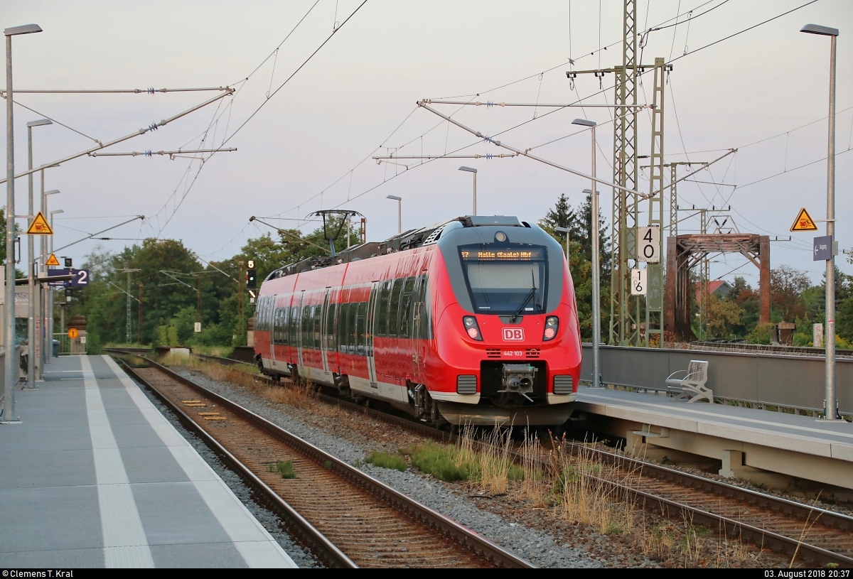 442 103 (Bombardier Talent 2), ex S-Bahn Mitteldeutschland (DB Regio Südost), als S 37765 (S7) von Halle-Nietleben nach Halle(Saale)Hbf Gl. 13a steht im Hp Halle Rosengarten auf der Bahnstrecke Halle–Hann. Münden (KBS 590).
[3.8.2018 | 20:37 Uhr]