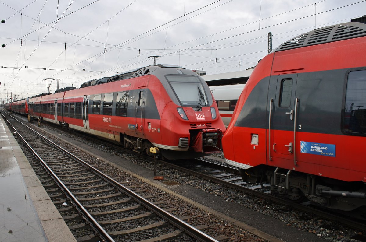 442 105-3  Stockheim  trifft am 28.12.2017 im Nürnberger Hauptbahnhof auf 442 731-6.