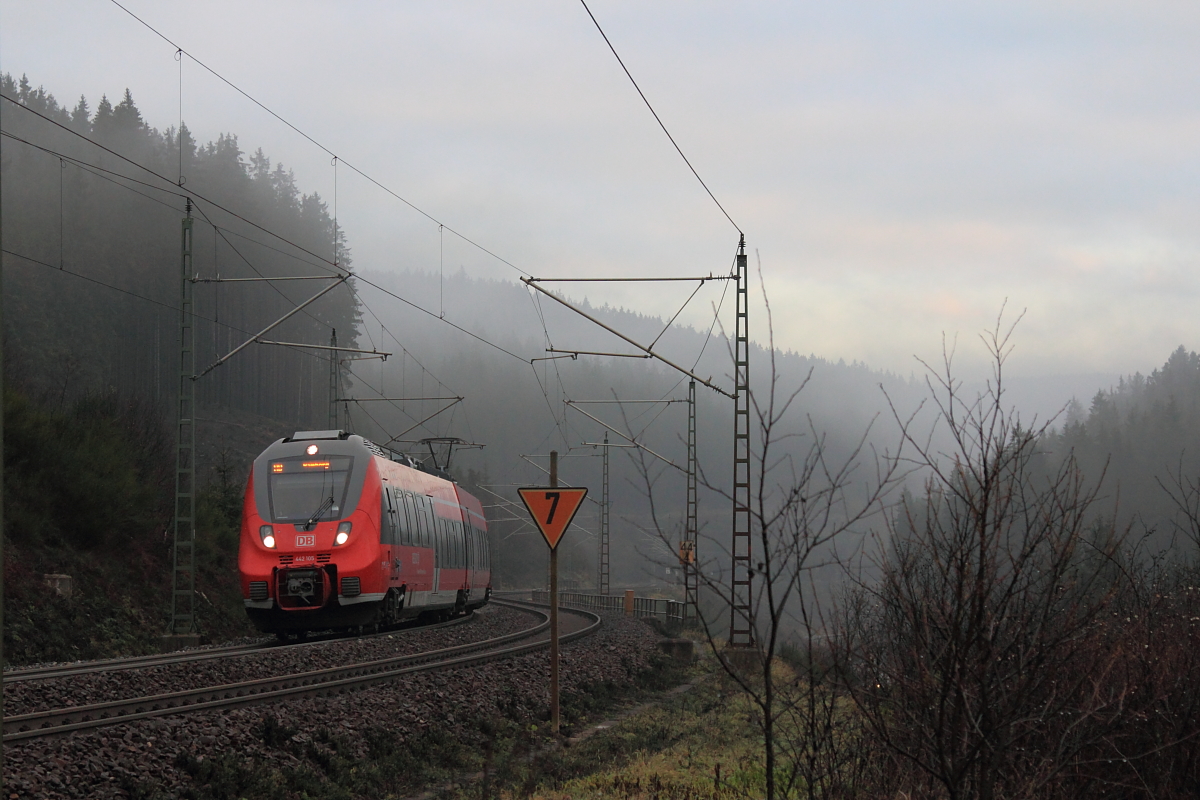 442 105 DB Regio bei Steinbach im Frankenwald am 03.12.2015.