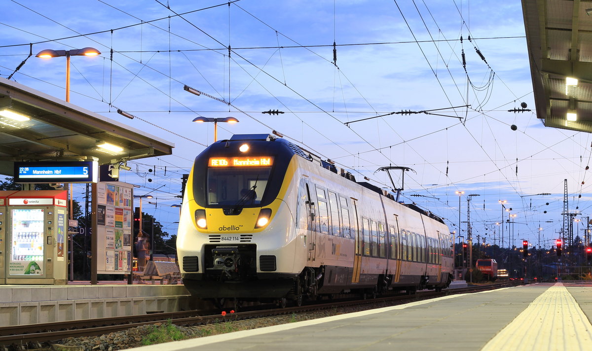 442 114 als RE 10b nach Mannheim Hbf abfahrbereit am 20.06.2020 in Heilbronn Hbf. 