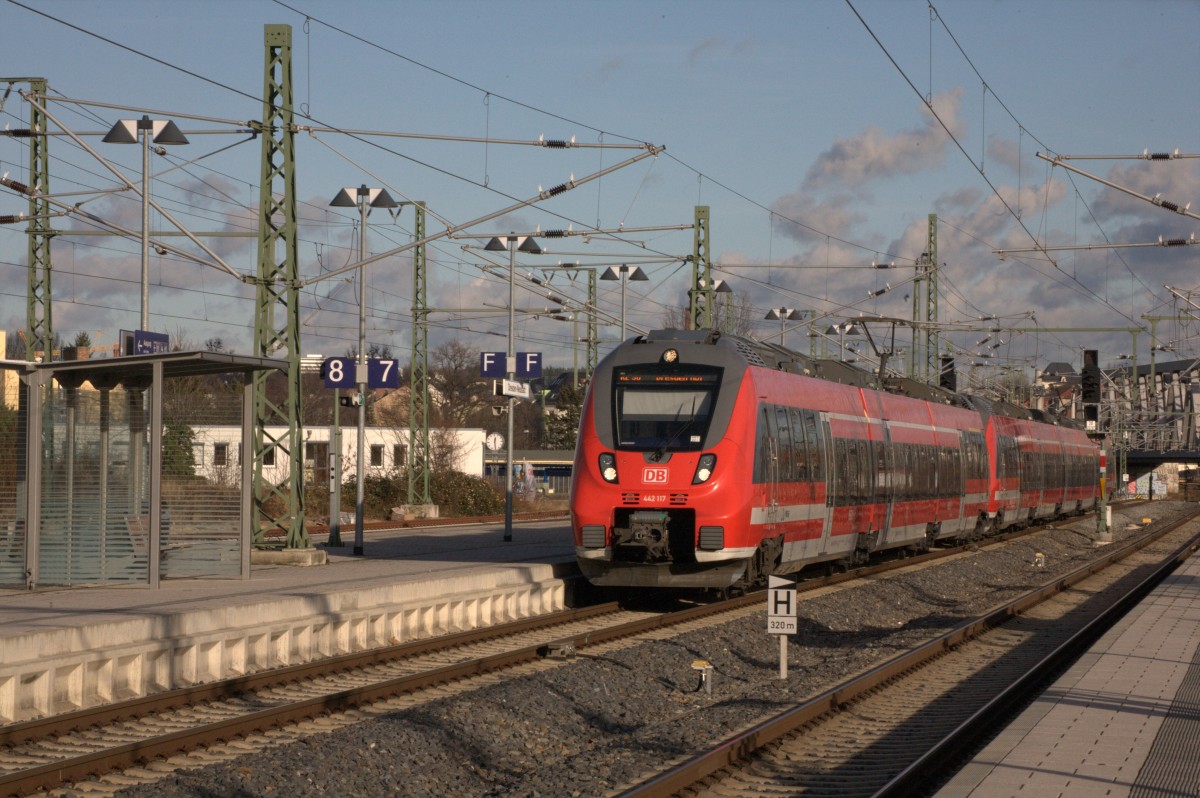 442 117 als RE Saxonia fährt in Dresden Neustadt Gleis 7 ein. 23.12.2013 12:35 Uhr.